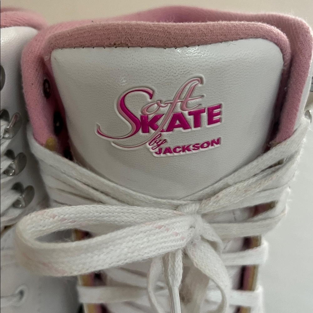 Jackson Ultima Girls' SoftSkate 181 Recreational Ice Skates Size 5 With Shields - Picture 2 of 15